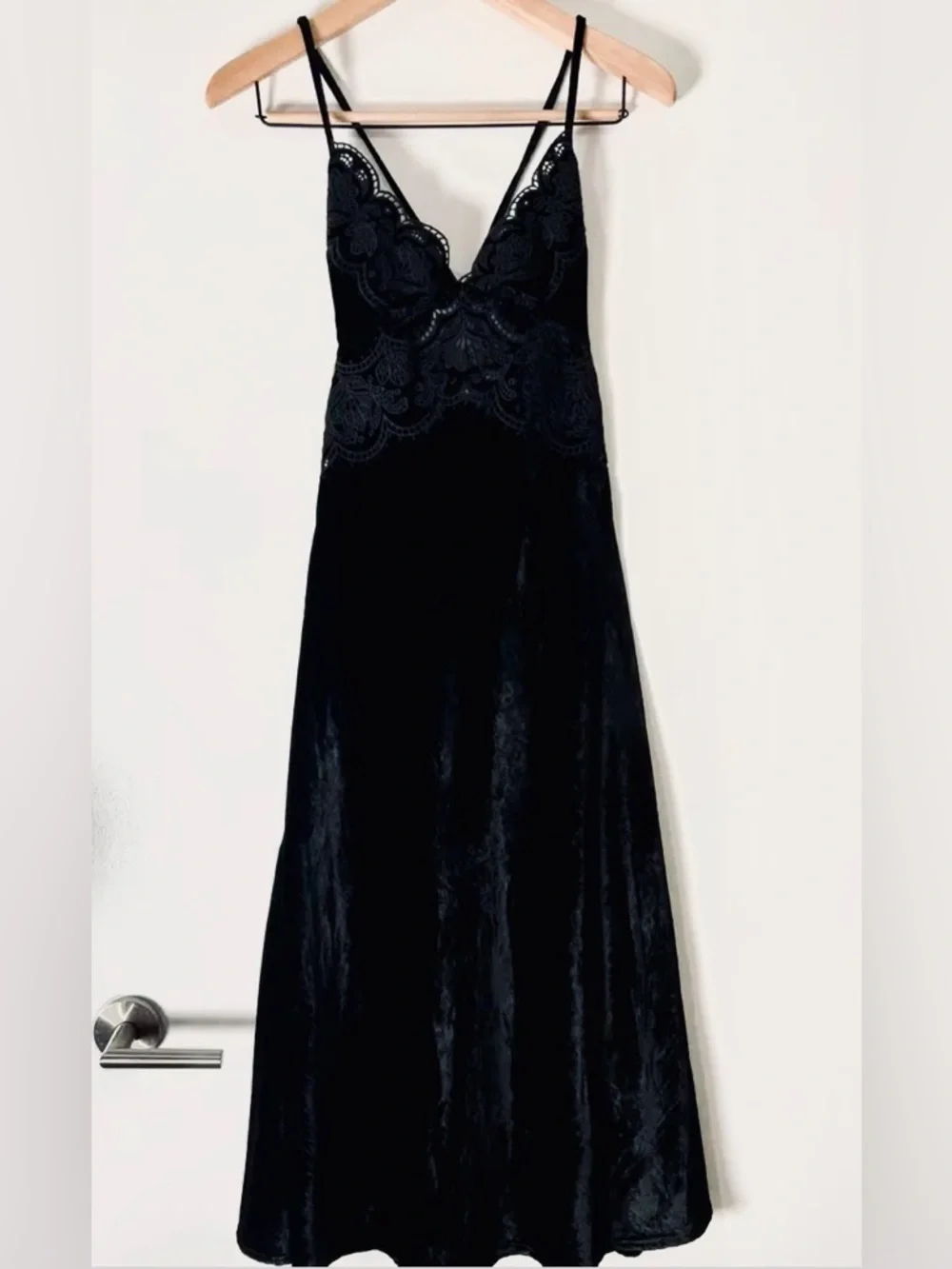 Farm Rio Richelieu Velvet Slip Dress Black Lace Midi Size Large - Picture 8 of 10